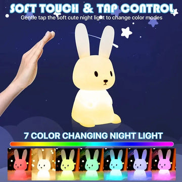 Grandes oreilles souples et expression sereine du petit lapin