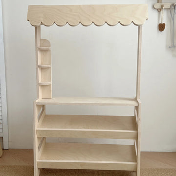 Étagère de jeu en bois à hauteur d'enfant