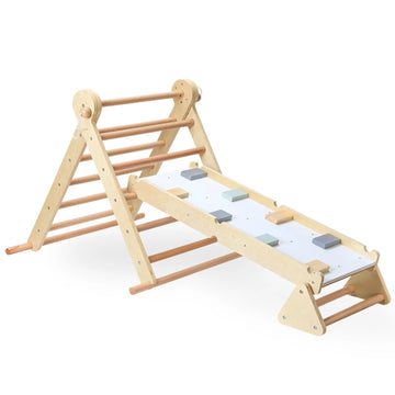 Structure d'escalade d'intérieur Pikler pour développer l'agilité de l'enfant